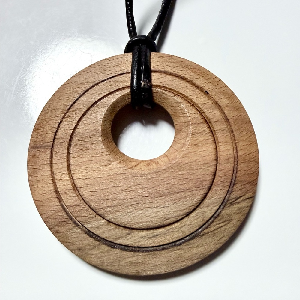 🧚🏻‍♀️ Scandinavian Modern Style Wooden Pendant Necklace Minimalist Design